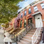 Zakonca sta kupila 140 let staro hišo, čeprav so jima rekli, da je to finančna past: po prenovi so vsi ostali brez besed