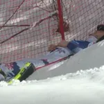 Besen kot ris: smučarski zvezdnik na OI zalučal palici in se odpravil proti gozdu (FOTO)