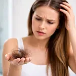 Koliko las vam izpade, ko si jih umijete? To so razlogi, zakaj jih največ izpade pod prho - ugotovite, ali obstaja razlog za skrb