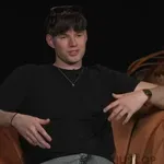 Tekmovalca v šovu Kmetija Juša Čopa kamera ujela med krajo telefona ... sledil je pretep