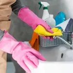 Čistilka pomotoma prišla na napačen naslov: ni vedela, kaj jo čaka za vrati