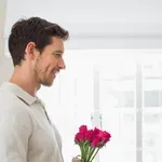 Internet se posmehuje fenomenu, imenovanemu "performativni moški" - gre za nov trend, ki razkriva absurdnost zmenkov