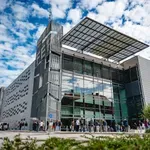 Incident na mariborski fakulteti: profesor naj bi pretepel študenta, sledilo je tole