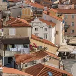 Turisti skočili v zrak, Avstralec s komentarjem o slovenskem morskem biseru sprožil burno razpravo