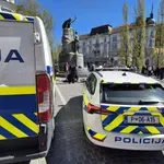 Drama v centru Ljubljane: več policistov pridrvelo na Prešernov trg, mimoidoči so bili v šoku (FOTO)