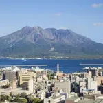 Turisti krivi za pravo ekološko katastrofo: njim je smešno in v vodo mečejo tole, ribe pa umirajo (odgovorni na robu obupa)