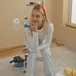 Prenovila hišo in odkrila šokantna sporočila na zidu: omenjena 'vdova' in 'najboljši s*ks v življenju'