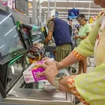 Kakšna bo usoda hitrega nakupovanja? Trgovci na samopostrežnih blagajnah morajo uvajati nekaj novega, razlog za to pa je na dlani