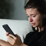 Preplavljena z žalostjo je poslala SMS na številko pokojne babice: sledil je šok, ko je prejela odgovor
