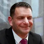 Zoran Stevanović se hvali s pismi iz tujine in pravi, da je to redko ali pa se nikoli ne zgodi