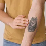 Psihologi so si enotni: ljudje s tetovažo na roki si delijo eno skupno lastnost