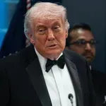 Kaos v ZDA: curljajo podrobnosti o domnevnem poskusu atentata na predsednika Trumpa, objavili fotografijo strelca