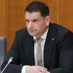 Zoran Stevanović z žaljivkami nad znanega slovenskega igralca: "Naj ima vsaj lase, pa da nima ravno brkov na čelu"