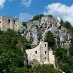 Skrivnostna utrdba, ki privablja čedalje več obiskovalcev: velja za pravi raj, razgledi pa jemljejo dih (FOTO)
