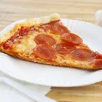 Kaj se v resnici zgodi z vašim telesom, če vsak dan jeste pico? To pravijo nutricionisti