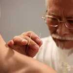 Kitajska biološka ura: zakaj nas jetra zbujajo med 1. in 3. uro zjutraj, pljuča pa med 3. in 5.
