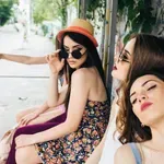 Na družbenih mrežah gori: "Ko to vidim na avtobusu, me je namesto nje sram. Pa kaj ta nima staršev?"