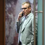 Pred kamere prvič po tednih hudih obtožb proti njemu stopil poslanec Resnice Boris Mijić