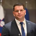 Pregrešno drago darilo Zoranu Stevanoviću: le kdo si ne želi prijateljev, ki si lahko privoščijo to