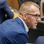 Poslanec Boris Mijić se javnosti ne oglaša, odšel naj bi na dopust: na telefon pa ga dobite, če iščete dobro plačano delo