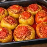 Polnjene paprike brez riža? Stari hercegovski recept skriva sestavino, ki smo jo nekoč skrbno porabili (in splača se jih narediti na ta način)
