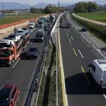 Prometna drama na slovenskih cestah: gosti zastoji in nesreča na Dolenjskem