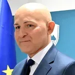 Saj ni res, pa je: šolski minister Borut Rončević bi celotno ministrstvo preselil v svoj domači kraj