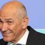 Pištola z imenom Janeza Janše? Vse kaže, da je slovenski premier prejel posebno orožje