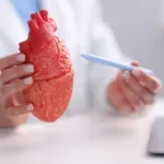 Kardiologinja razkrila 3 živila, ki lahko škodujejo srcu (mnogi jih uživajo vsak dan)