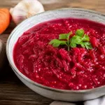 Ruska čorba za boljšo prebavo: takoj aktivira črevesje, ki deluje kot urica, potrebujete samo 4 sestavine, ki jih imate doma