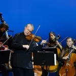 Znani violinist Vadim Repin pred nastopom v Ljubljani: "Lepota izvajanja klasične glasbe je ustvariti dialog, pogovor!"