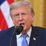 ZDA v dimu zaradi grozljivih požarov v Kanadi: Donald Trump namesto pomoči sosednji državi grozi s carinami