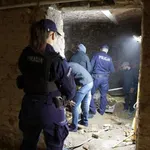 Delavci so med obnovo stavbe naleteli na nekaj precej neverjetnega, morala je priti tudi policija