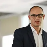 Neverjetno, a resnično: minister Anže Logar končno zavzel stališče in priznal, da se strinja z Luko Mesecem