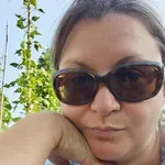 Katja Kokot razkrila, zakaj zunaj čez noč nastavlja posode z vodo: k temu početju je pozvala tudi ostale