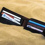 Nihče ga ne bo našel: 5 trikov, kako skriti denar na plaži