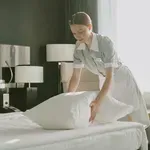 Hotelska čistilka razkrila, zakaj se ji nekateri gostje naravnost zagabijo (to jo zmoti bolj kot razmetana soba)