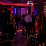 Lastnica svingerskega kluba jasno in glasno o tem, česa gostje ne smejo početi: "Vsak mora nujno upoštevati ti 2 pravili, sicer ..."