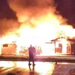 Grozljiva tragedija v domu starejših: nenadoma izbruhnili plameni, v požaru umrlo najmanj 16 ljudi