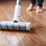 Je vaš parket po čiščenju lepljiv ali progast? Temu se lahko izognete z eno preprosto sestavino