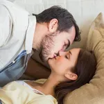 Nekateri pari seksajo precej več kot drugi: raziskava razkrila eno navado, ki jim je skupna