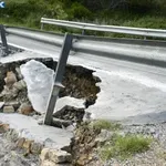 Panika v Celju: vozišče se je tako posedlo, da so cesto takoj zaprli za ves promet!