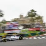 Dirkač formule 1 je na naslednjo dirko namesto z letalom odšel s tem - je pogumen ali nor?