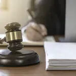 Tik pred koncem sojenja za odmevni uboj je prišlo do preobrata - kakšna kazen se obeta obtoženemu?