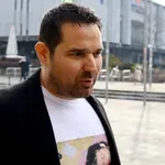 Rok Snežič grozi, da bo ustrelil Miho Kordiša: kot pravi, ima orožje pri sebi 24 ur na dan
