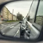 Grozljiv napad na znano političarko: voznik obrnil avtomobil in jo namerno povozil, njeno stanje je kritično