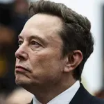 Bodo Elonu Musku ZDA odvzele Starlink in druge zmogljivosti podjetja SpaceX? Čez lužo vse več pozivov k nacionalizaciji