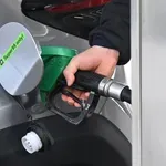 Cene goriva se bodo spremenile: znano je, kaj se bo podražilo in kaj bo od torka ceneje
