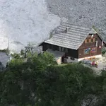 "Kot iz pravljice!" Slovenska koča navdušila naše južne sosede, pohvalili so tudi domače dobrote (FOTO)