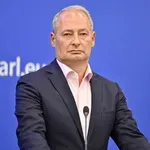 Evroposlanik Šider: Vučić je sada sam